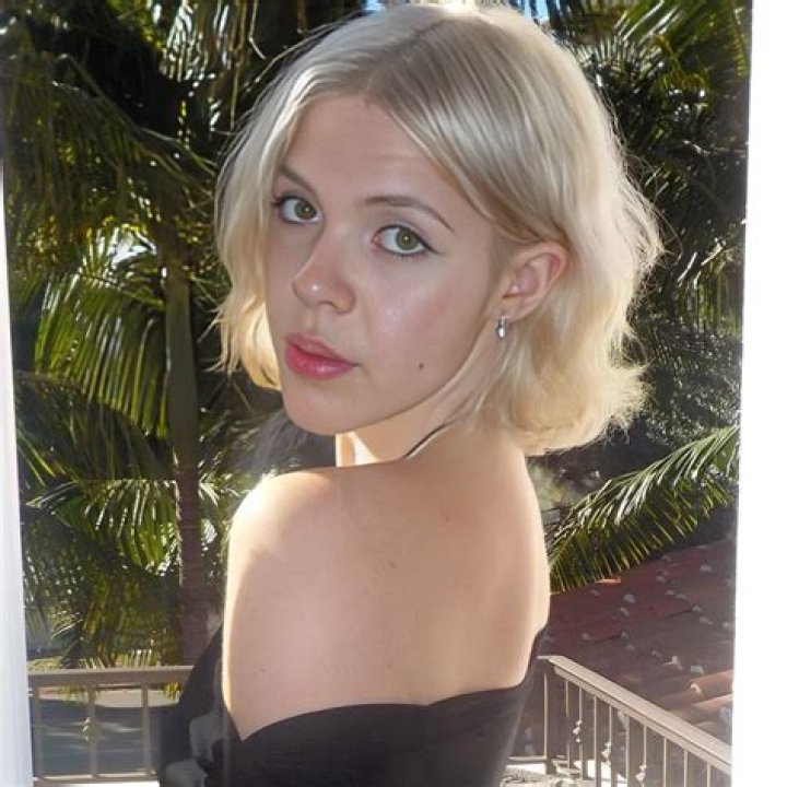 The Lion King Star, Madeleine Favreau Net Worth And Birth Details