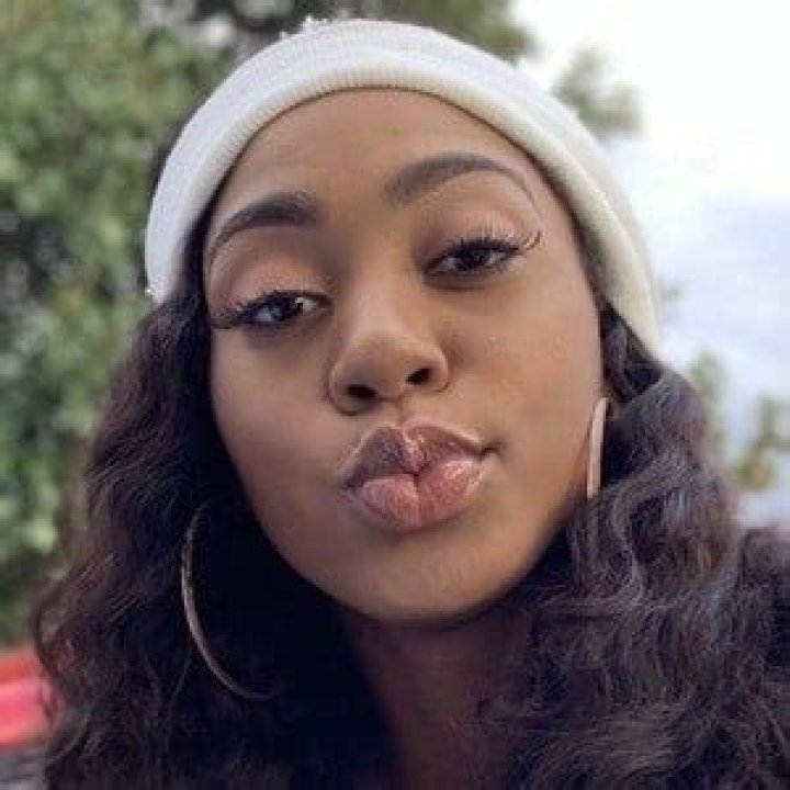 Makalah Whisenton - Age, Family, Bio