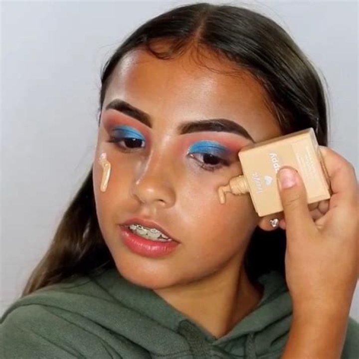 Zoë Apple - Age, Family, Bio