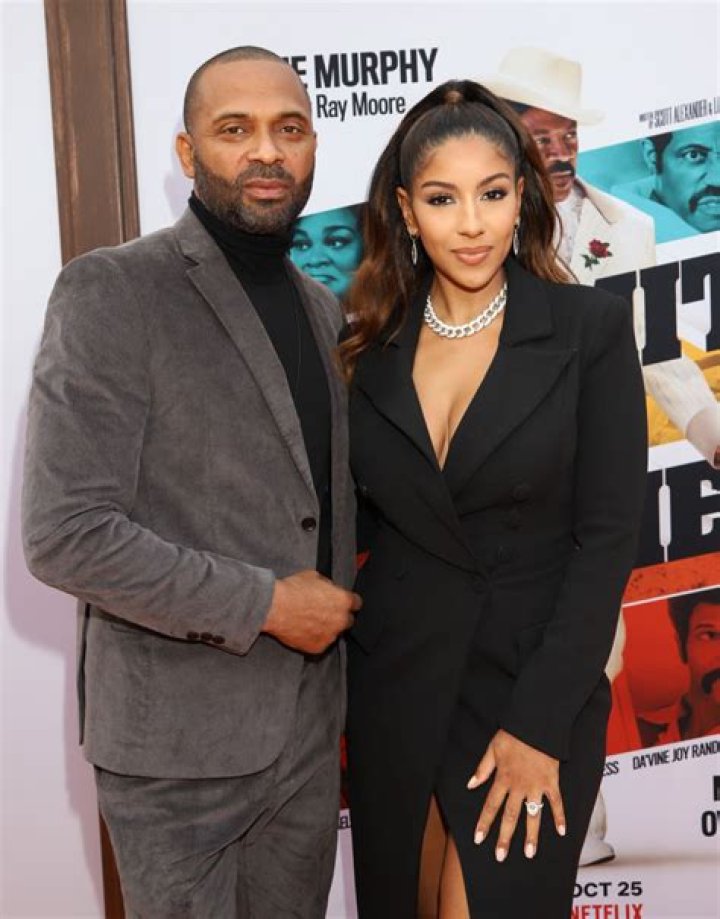 Mike Epps’ wife caught him trying to creep on a Twitter follower: hilarious?