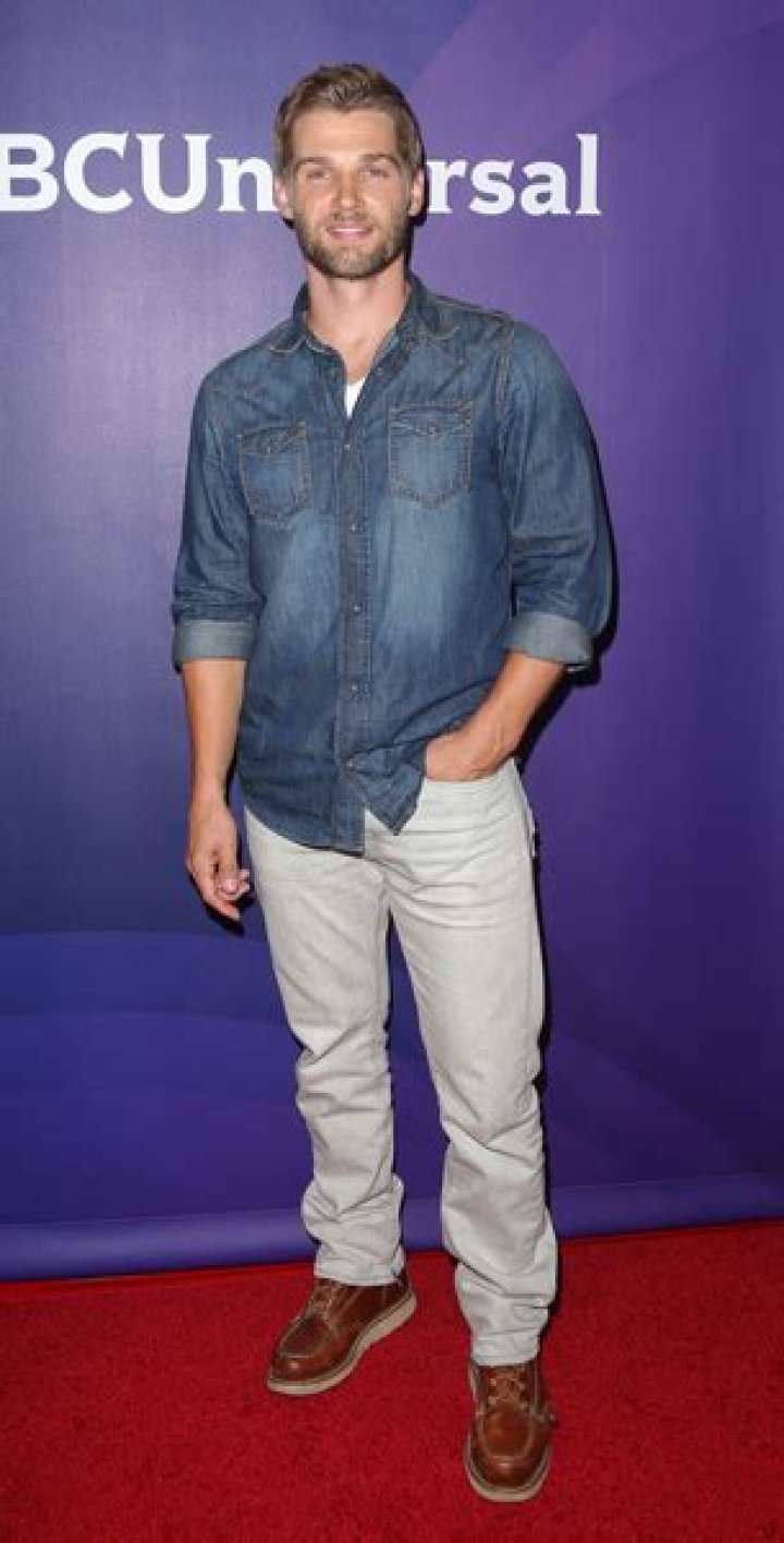 Mike Vogel Height - CelebsHeight.org