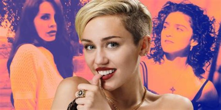 Miley Cyrus' famous photo with Taylor Swift 'clearly showed she's bisexual'