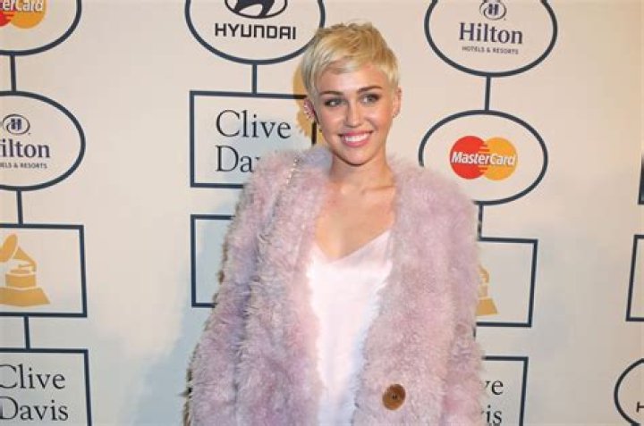 Miley Cyrus Hospitalized for Severe Allergic Reaction, Cancels Show