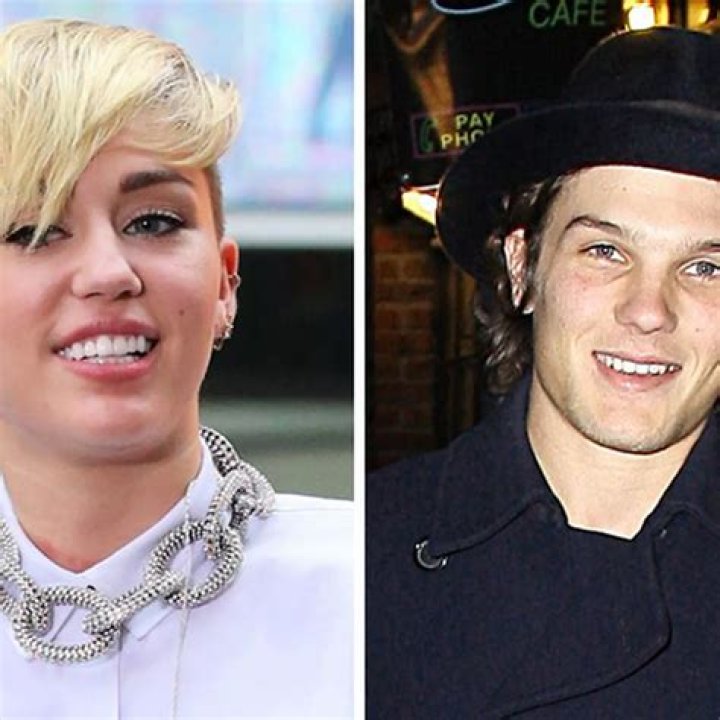 Miley Cyrus, New Boyfriend Get Tattoos Together