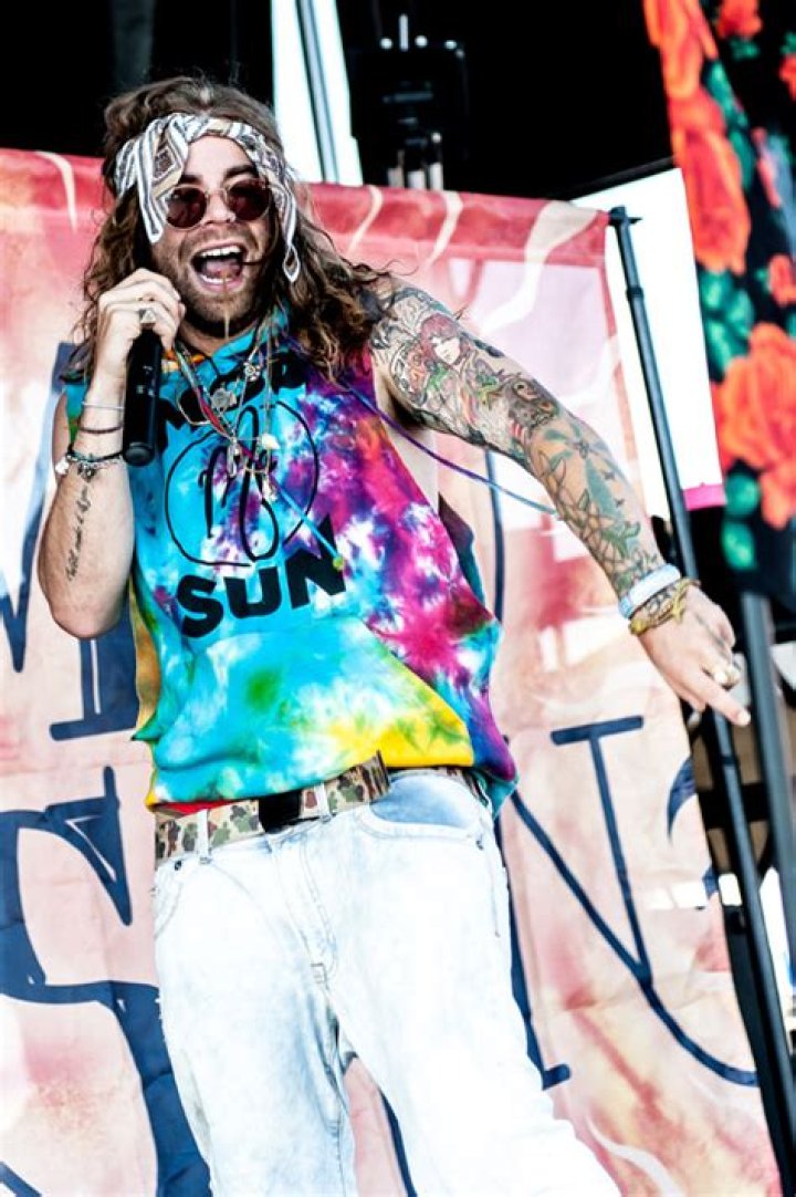 Mod Sun Height - CelebsHeight.org