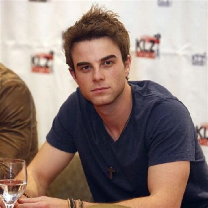 Nathaniel Buzolic - Age, Family, Bio