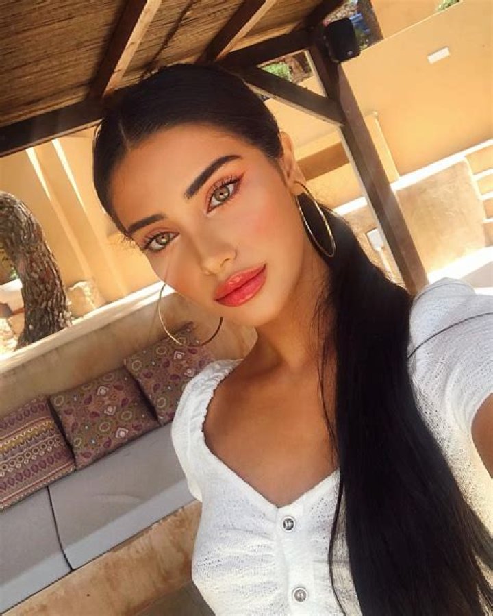 Negin Ghalavand - Age, Family, Bio