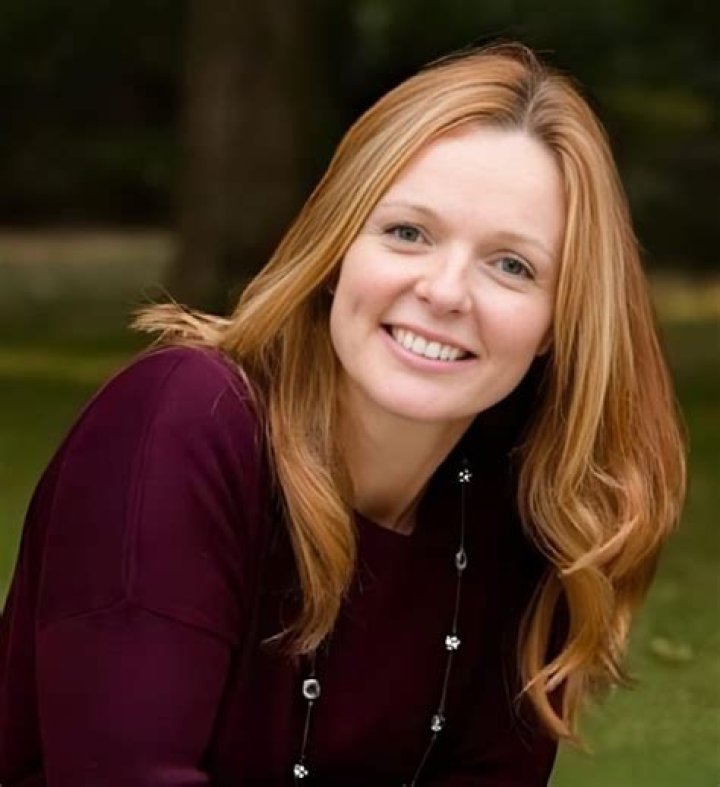 Nikki Holland - Age, Family, Bio