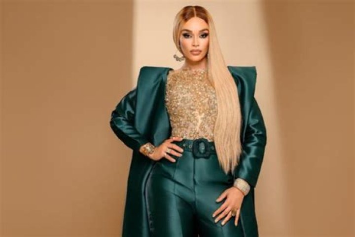 Pearl Thusi Biography: Full Name, Age, Parents, Hometown, Boyfriend, Net-Worth, Career, Awards, Instagram, Facebook, Twitter