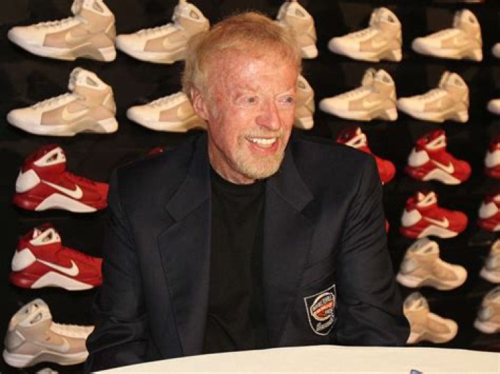 Phil Knight - Age, Family, Bio
