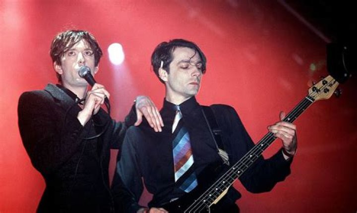 
‘Pulp’ Bass Guitarist Steve Mackey Dies at 56 