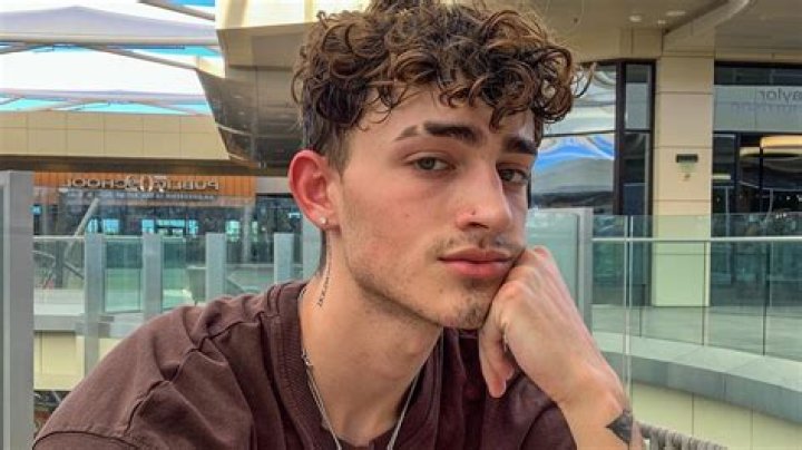 Reed Woehrle's Social Media Fame Halting with Breakup from Girlfriend? Check Out His Bio, Net Worth & Relationship Details