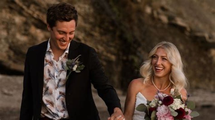 Amusing relationships of the actress Billie Piper. Married 19 years elder actor when she was 19 but split. Again married then divorced via Facebook