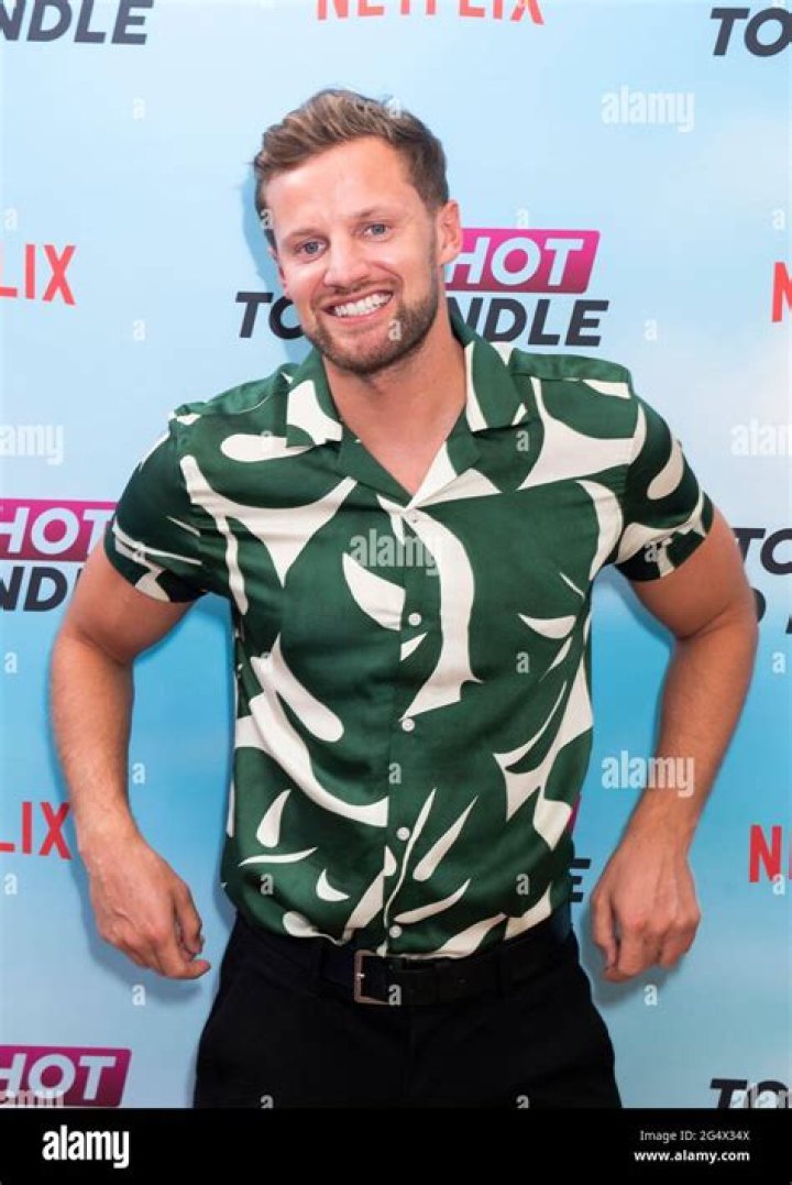 Robert Van Tromp - Age, Family, Bio