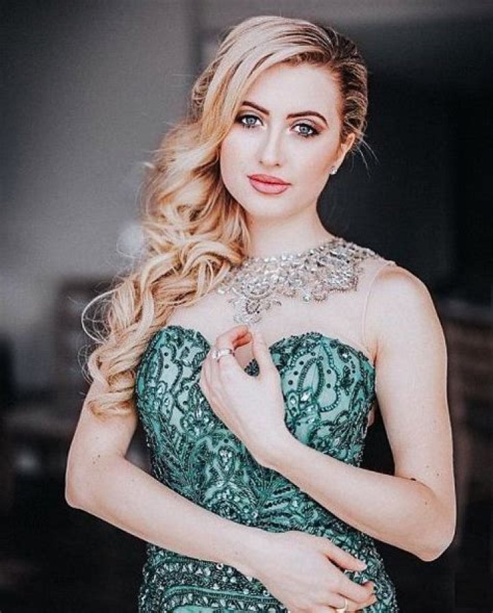 Sara Klimoska Bio (Wiki) 