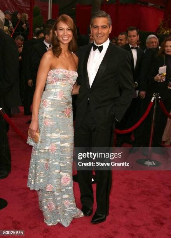 Sarah Larson says dating George Clooney was stressful