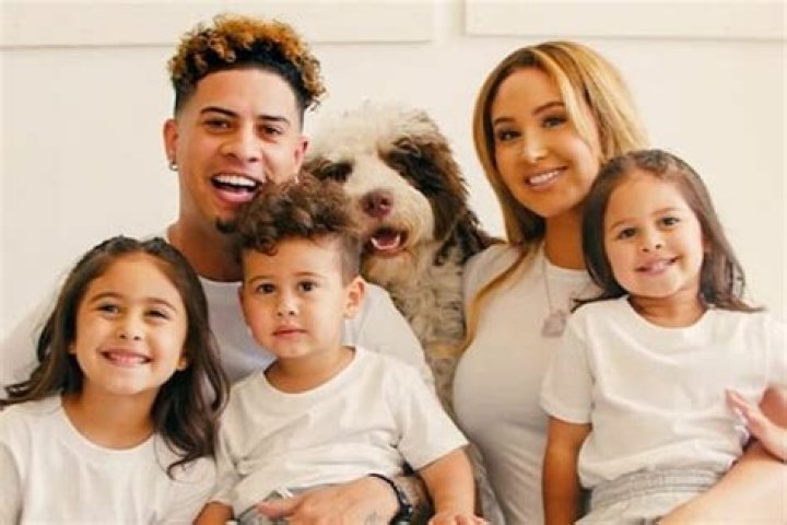 Sarah (TwoSuperSisters) - Age, Family, Bio