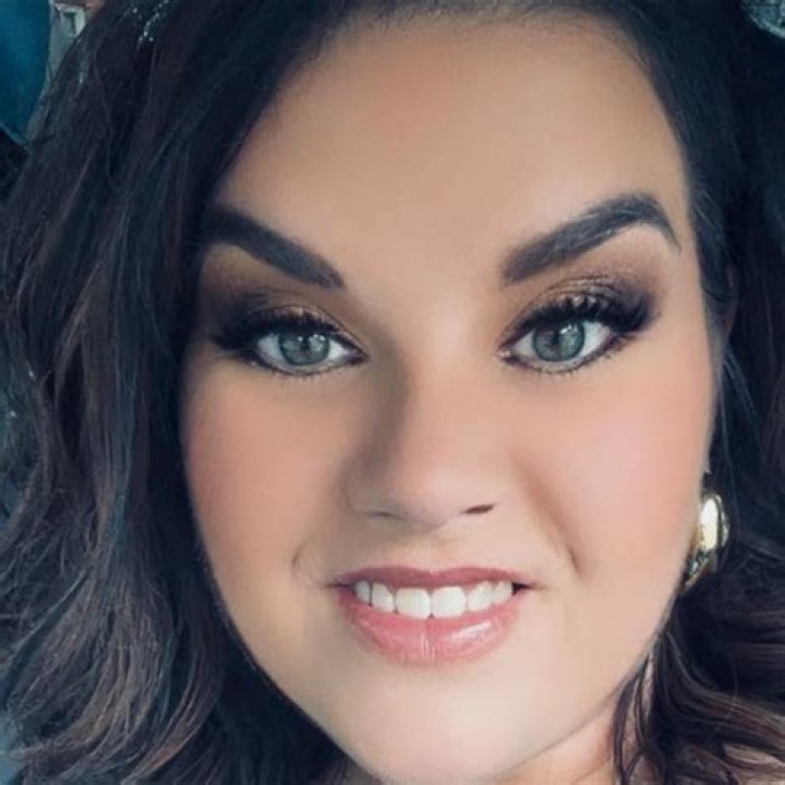 Sarah Wallace - Age, Family, Bio