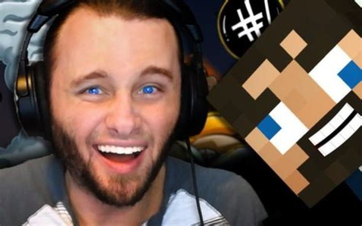 SSundee Net Worth | Minecraft, Fortnite, Youtube Earning, Merch, Before Fame, Parents, Wife, Children