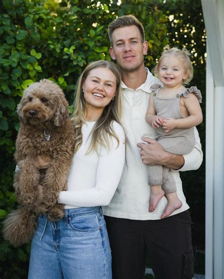 Story Belle Lambert - Age, Family, Bio