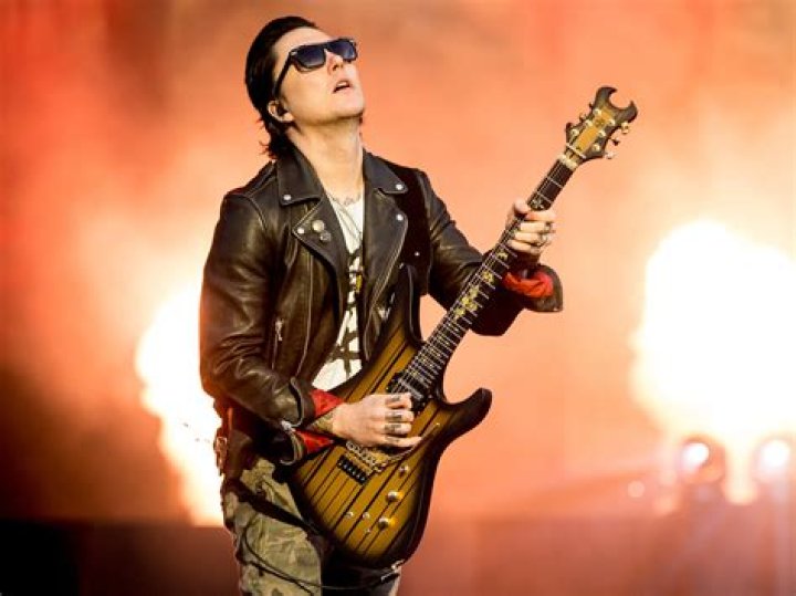 Synyster Gates Net Worth - Wiki, Age, Weight and Height, Relationships, Family, and More