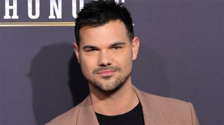 Taylor Lautner explains how he met his fiance, Taylor, through his sister
