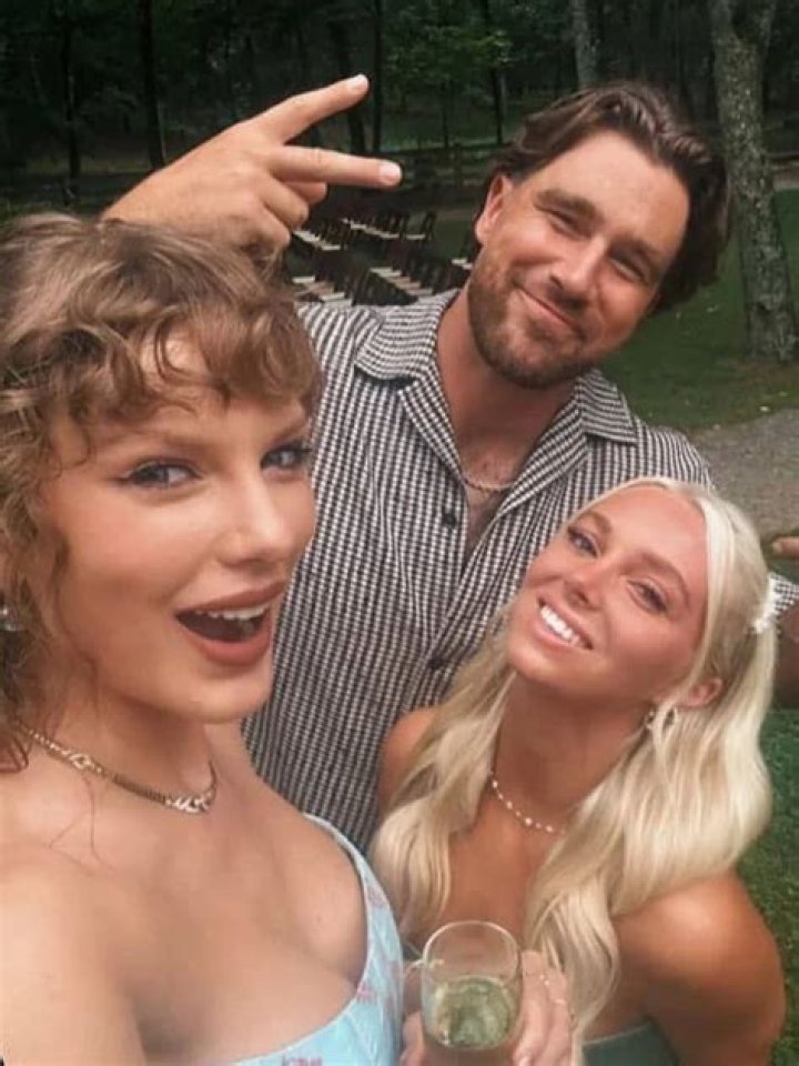 Taylor Swift spent the weekend with her new squad & Travis Kelce spent the night