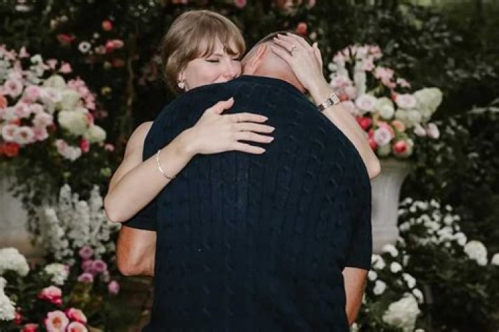 Taylor Swift & Travis Kelce are ‘nesting’ in LA, ‘they’re still very happy’