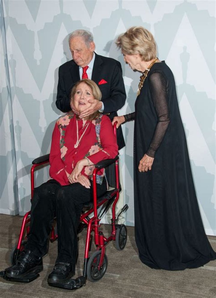 Teri Weigel net worth, age, height, bio, birthday, wiki, and salary