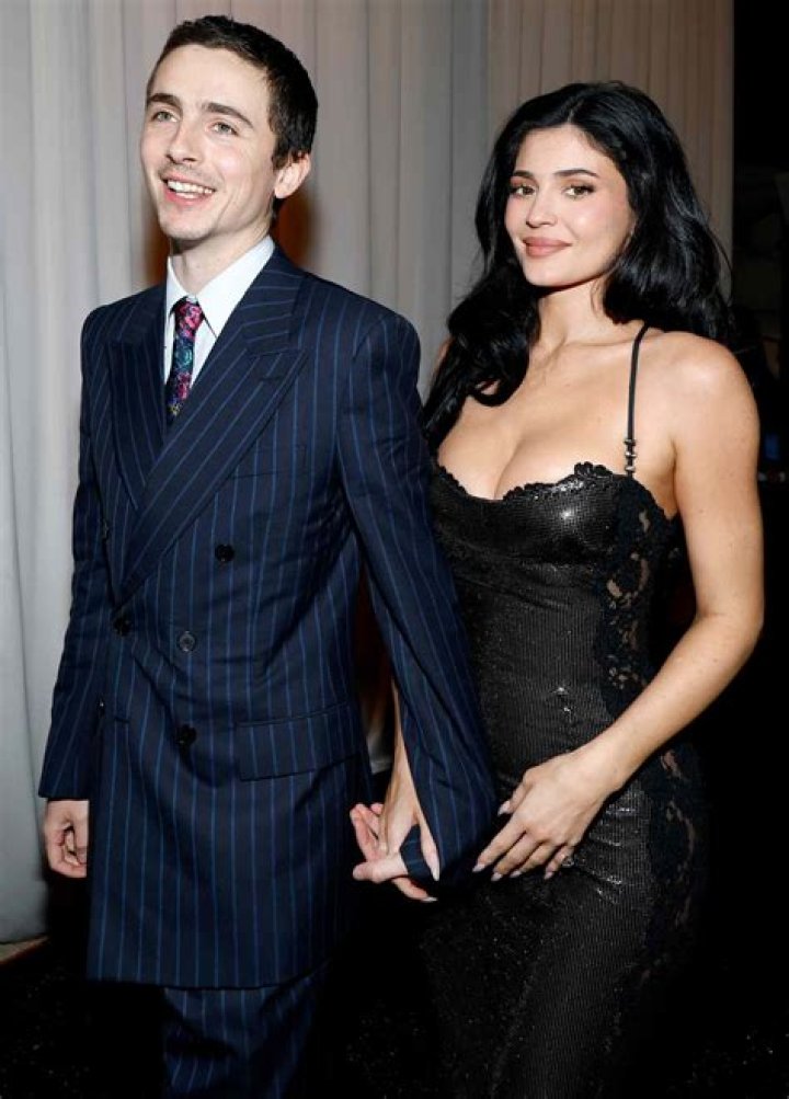 Tom Hiddleston seems 'clueless' over 'zaddy' compliment at the People's Choice Awards