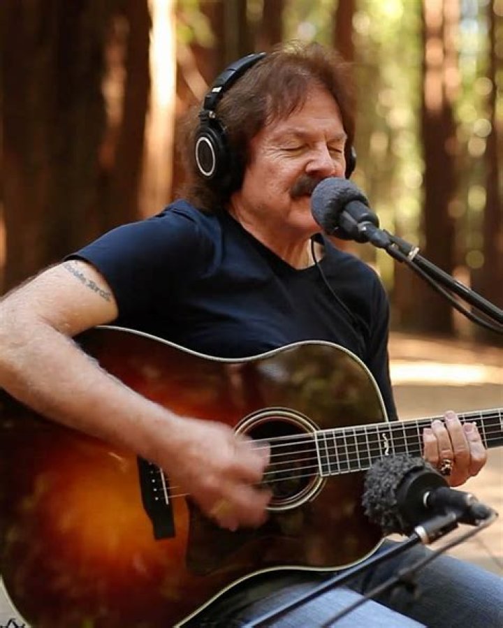 Tom Johnston - Age, Family, Bio