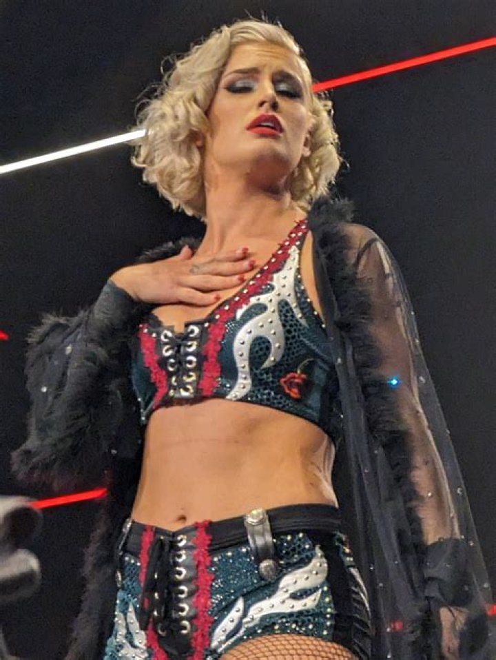 Toni Storm - Age, Family, Bio