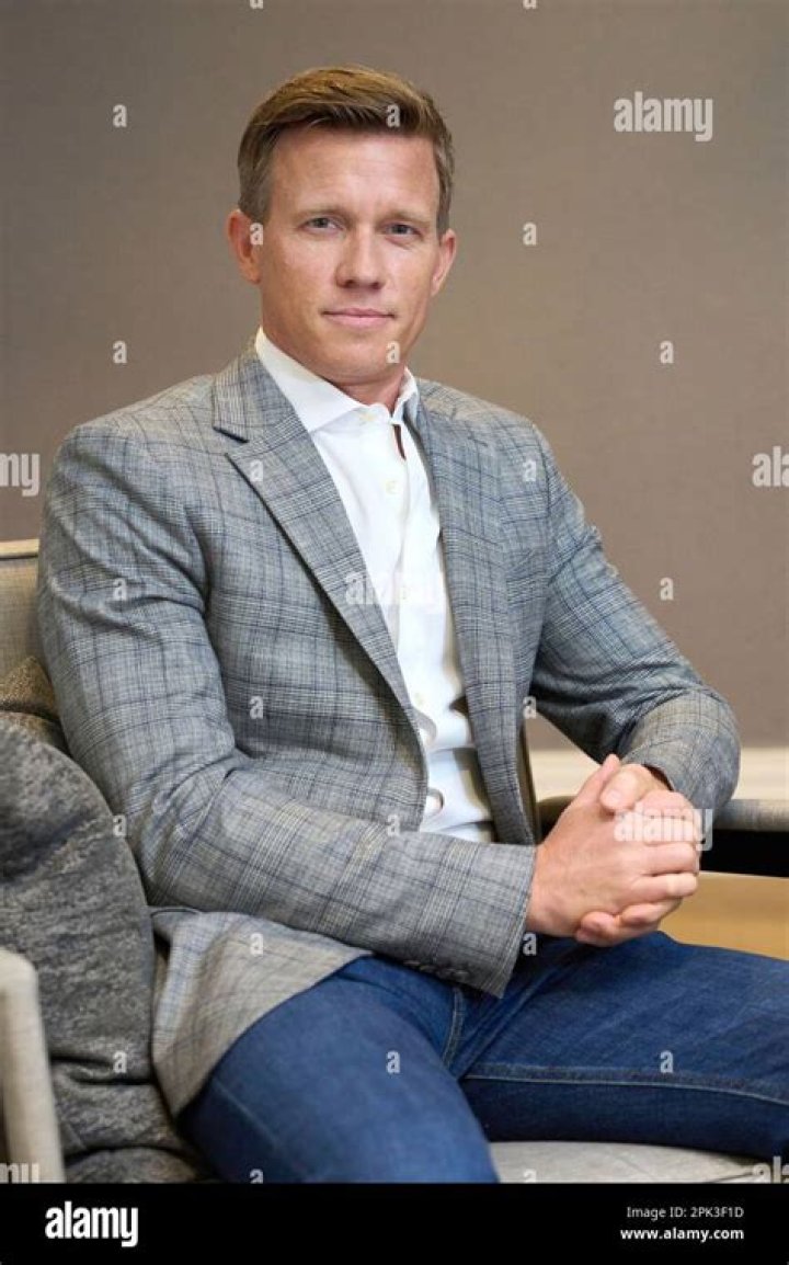 Warren Kole Bio (Wiki) 