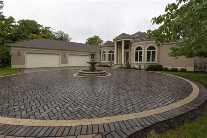 What is a round driveway called?