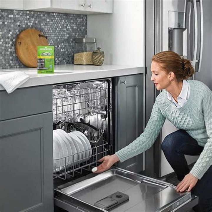 What is Affresh dishwasher cleaner made of?