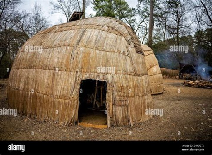 What were Powhatan houses made of?