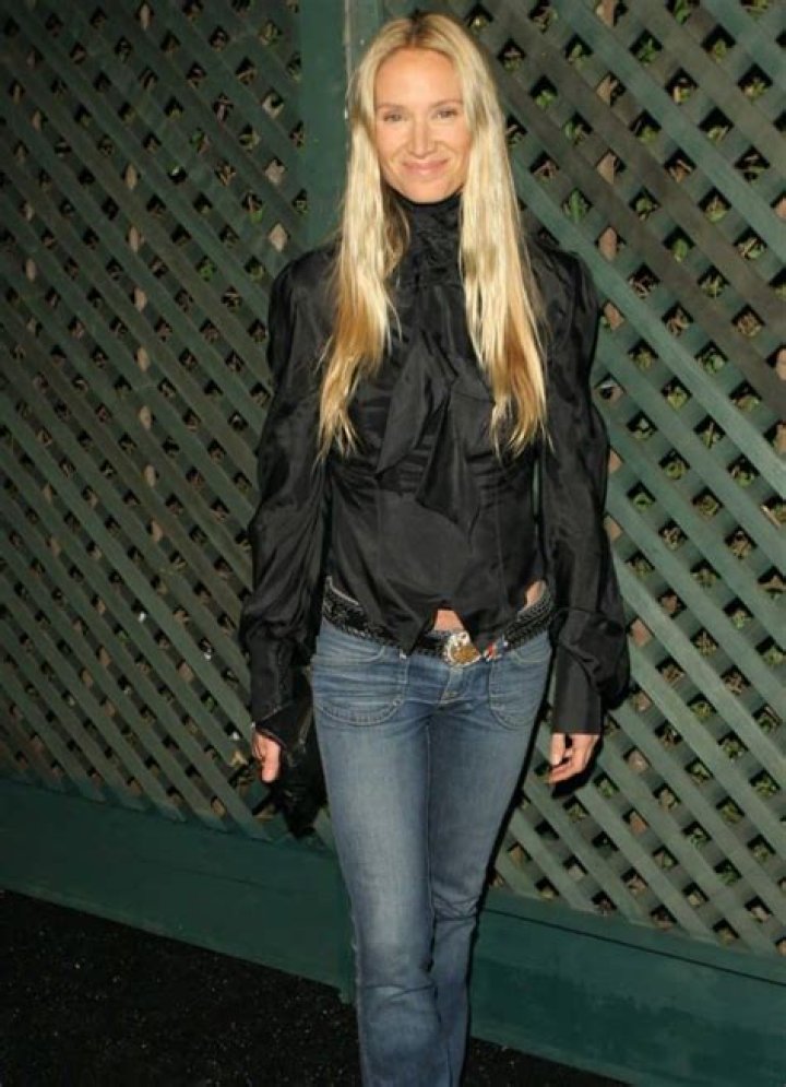 Where is Kelly Lynch now? What is she doing today? Biography