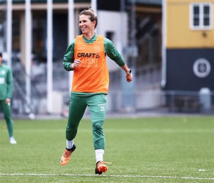 Who Is Elise Kellond Knight Partner? Gay Rumors And Sexuality