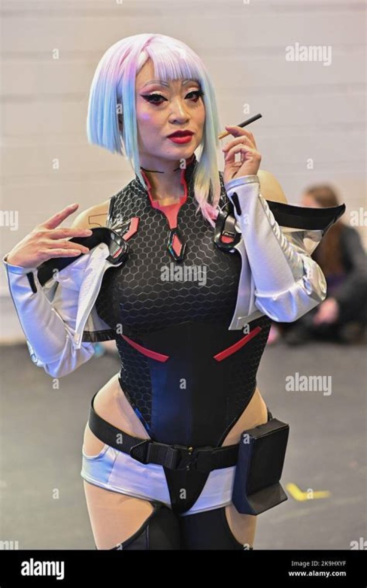 Is Cosplay Model Yaya Han Secretly Married? Know her Dating Life And Earnings From Cosplay Career