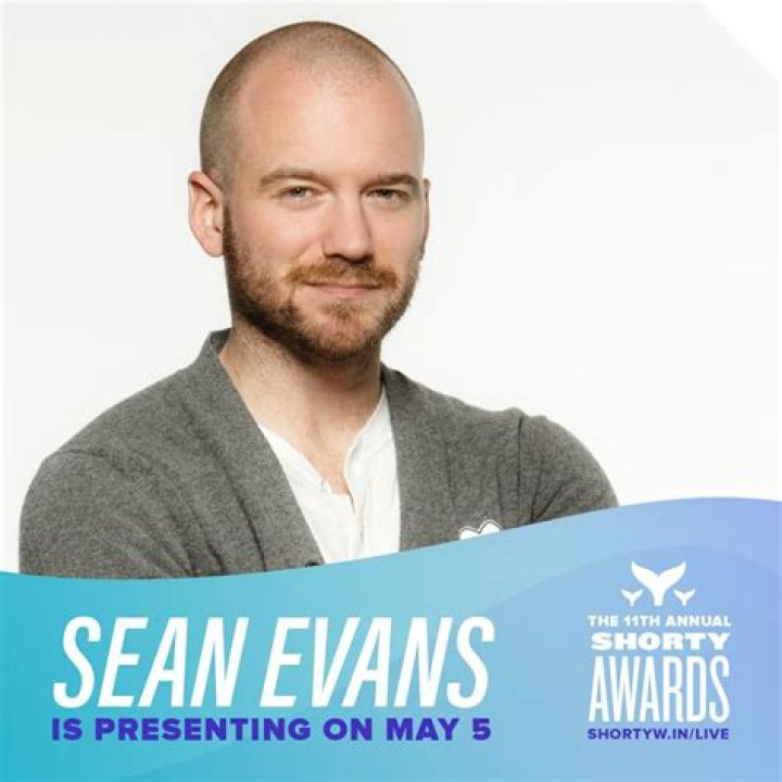 Youtuber Sean Evans’ Girlfriend, Net Worth, Height, Biography
