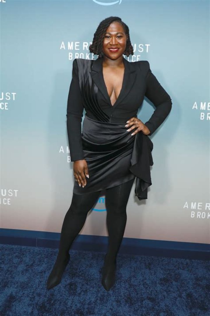 Getting To Know About Zenzi Williams