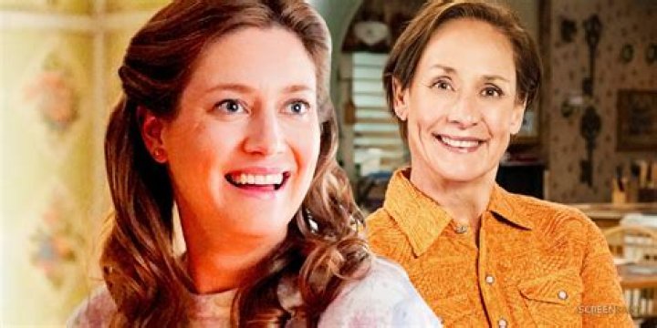 Does Zoe Perry, Daughter of Laurie Metcalf Has a Husband? Know Her Age, Net Worth, Movies & TV Shows